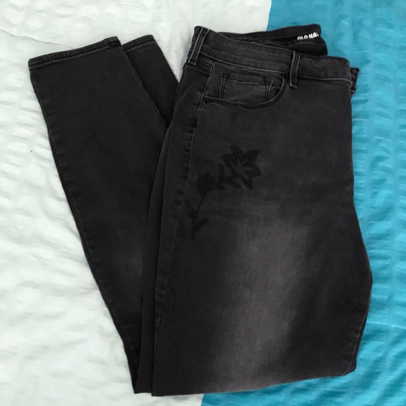 Old Navy Denim - 🌹Rose embroidered black Jeans